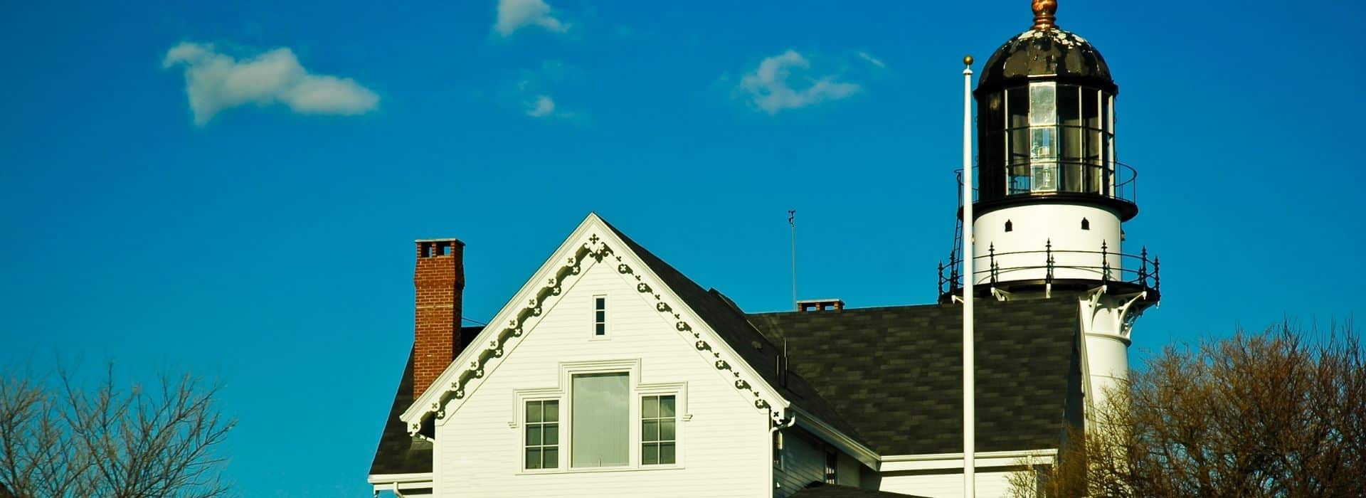 view of the top of the cape elizabeth lighthouse building and tower 